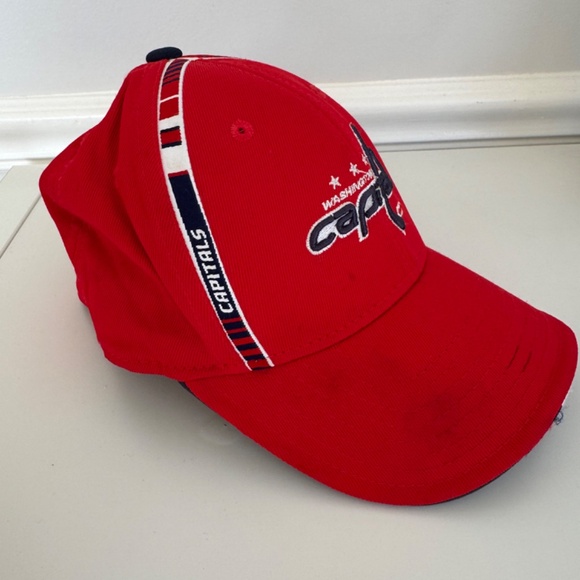 Washington Capitals Reebok Center Ice Collection Fitted S/M - Hat Cap NHL Hockey - Picture 3 of 6